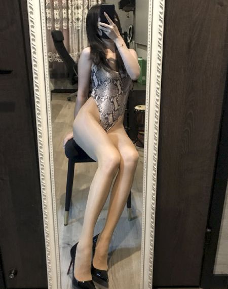 欧美贵妇办公室他v高跟鞋_超清超清免费观看